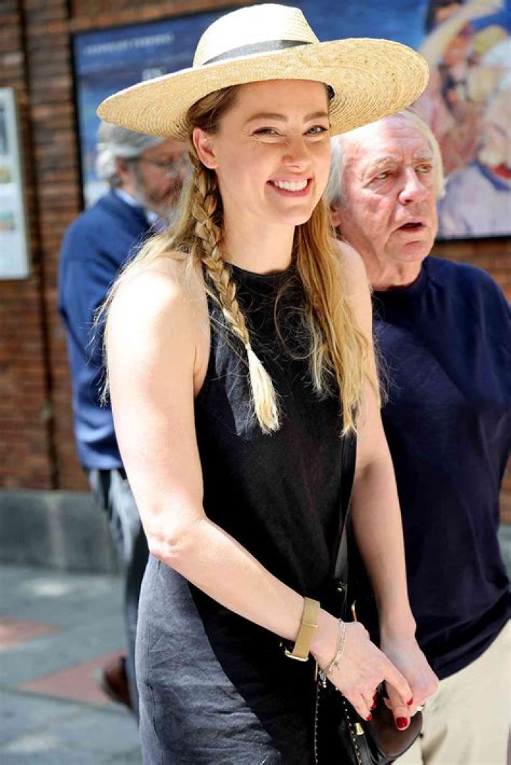 Amber Heard May Receive $15 Million Book Deal Thanks To Voracious Bidding War