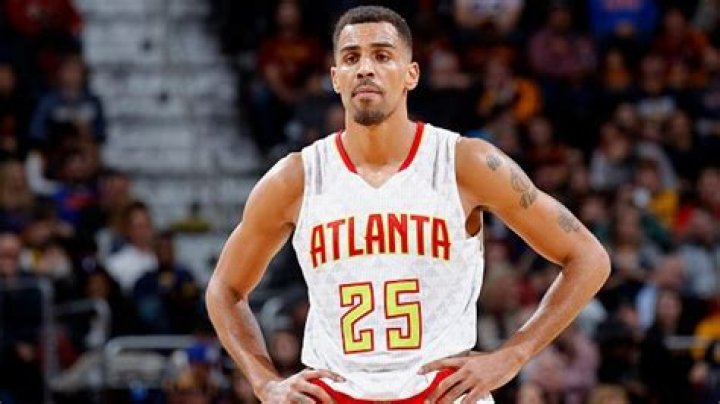 Atlanta Hawks Guard Thabo Sefolosha May Sue The NYPD For $50 Million Over Broken Leg