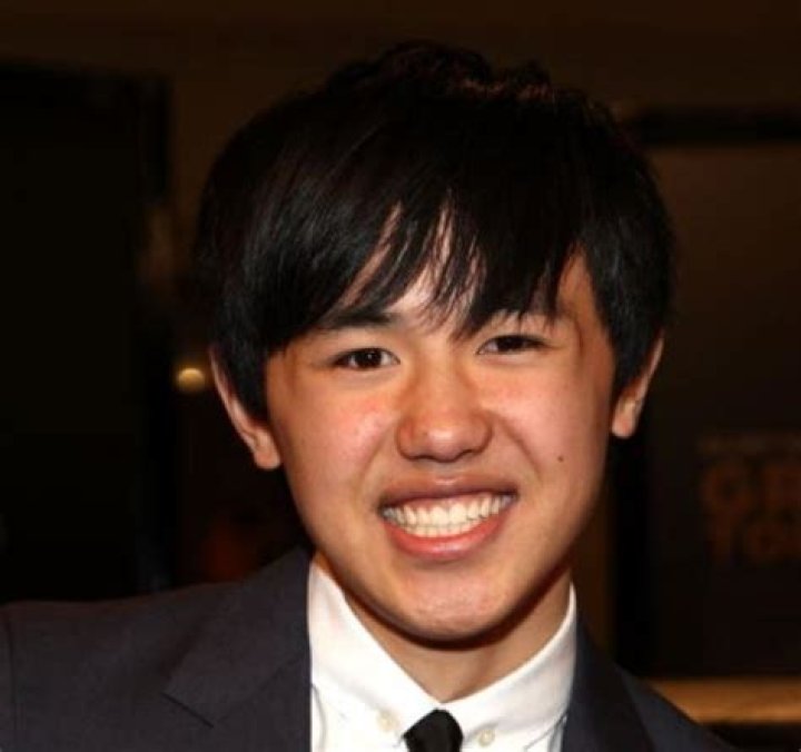 Bee Vang Net Worth | Celebrity Net Worth