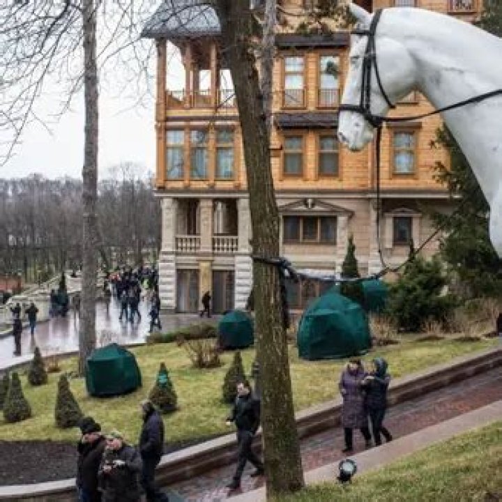 Finally Revealed! Photos From Inside Ukrainian President's Top Secret $100 Million Palatial Estate