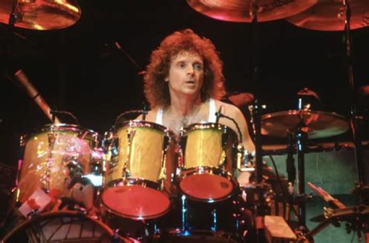 Joey Kramer Net Worth | Celebrity Net Worth