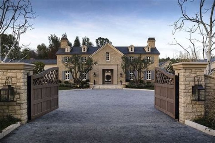 Kimye Just Dropped $20 Million on a New House... Because They Can.