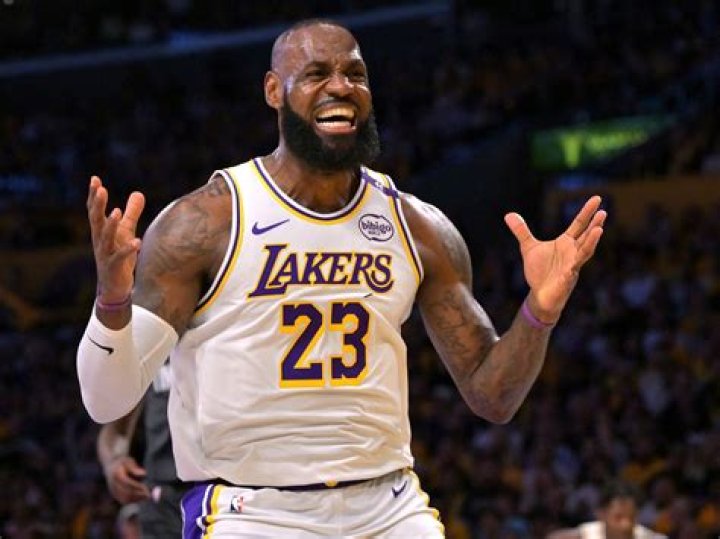 LeBron James Makes $2.5 Million Donation To Muhammad Ali Smithsonian Exhibit