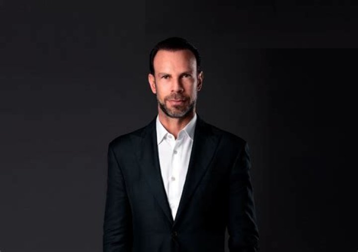 Luis Roberto Alves Net Worth