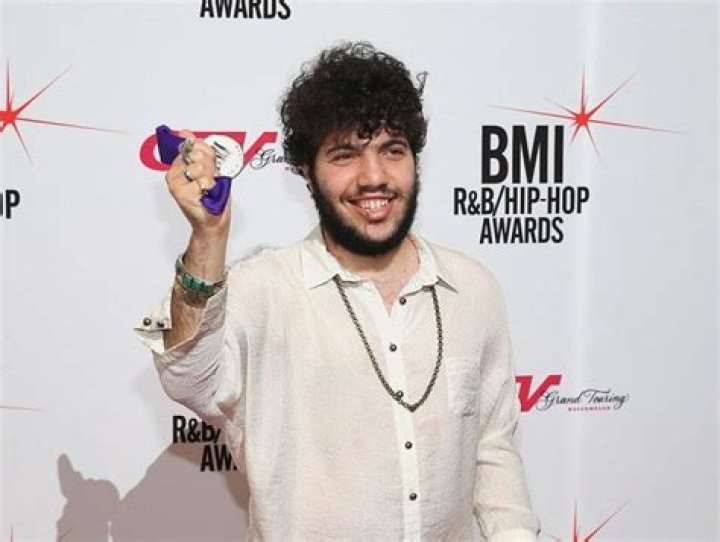 Meet The 21 Year Old Aspiring Singer Who Got A Record Deal Thanks to Dating App Tinder. Swipe Right.