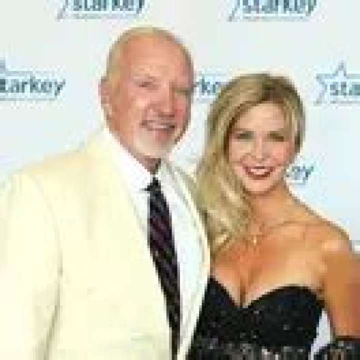 Scott Hansen Net Worth | Celebrity Net Worth